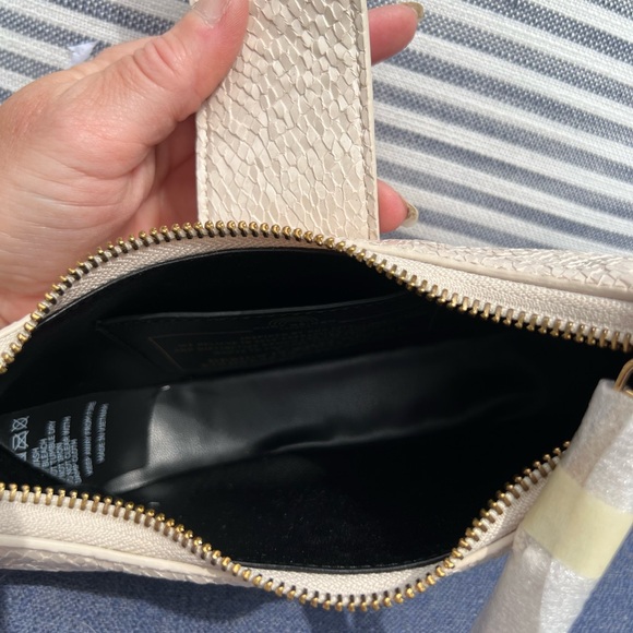 Kurt Geiger London Chelsea Small Hobo Crossbody Bag - Picture 10 of 11